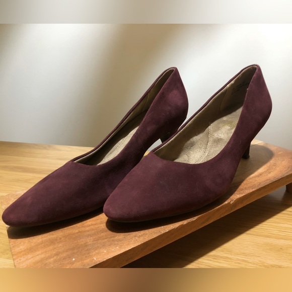 Plum pumps, 1.5” heel. Size 10 (41) - Picture 3 of 5